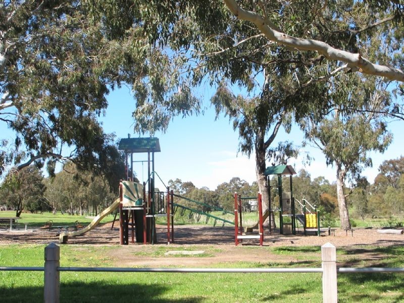 126 Scott Grove, Kingsbury VIC 3083