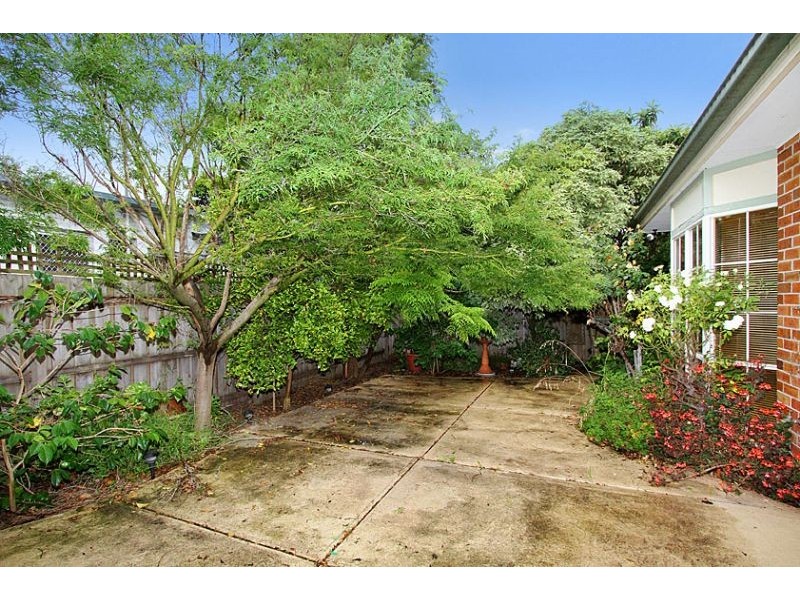 2A Erskine Avenue, Reservoir VIC 3073