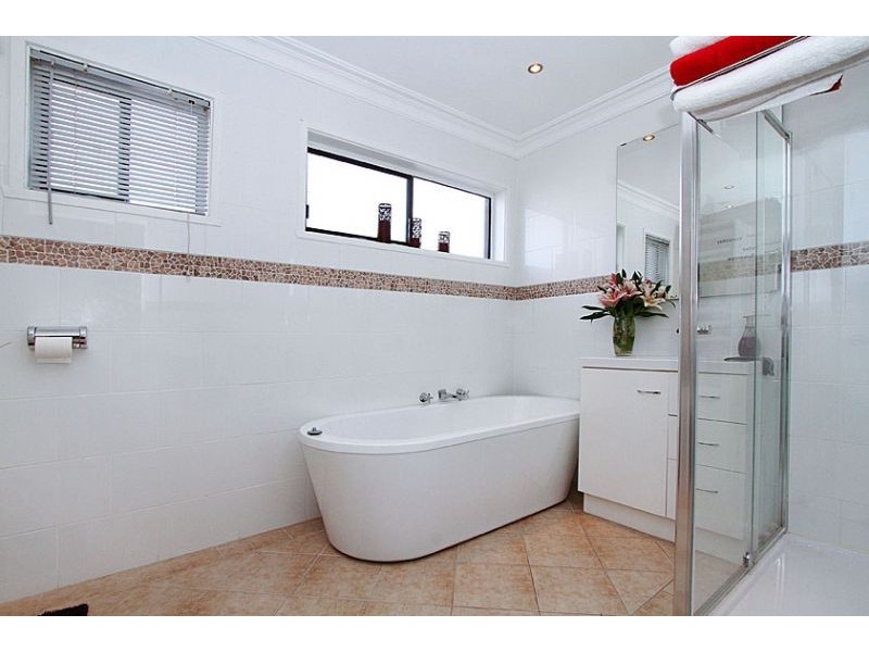 11 Rathcown Road, Reservoir VIC 3073