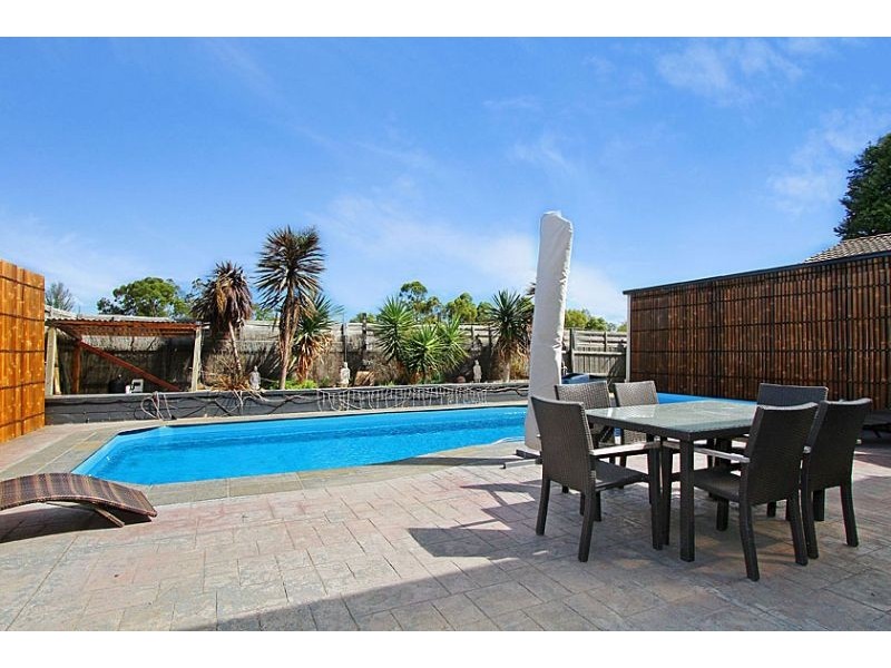 11 Rathcown Road, Reservoir VIC 3073