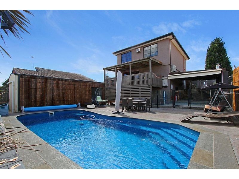 11 Rathcown Road, Reservoir VIC 3073