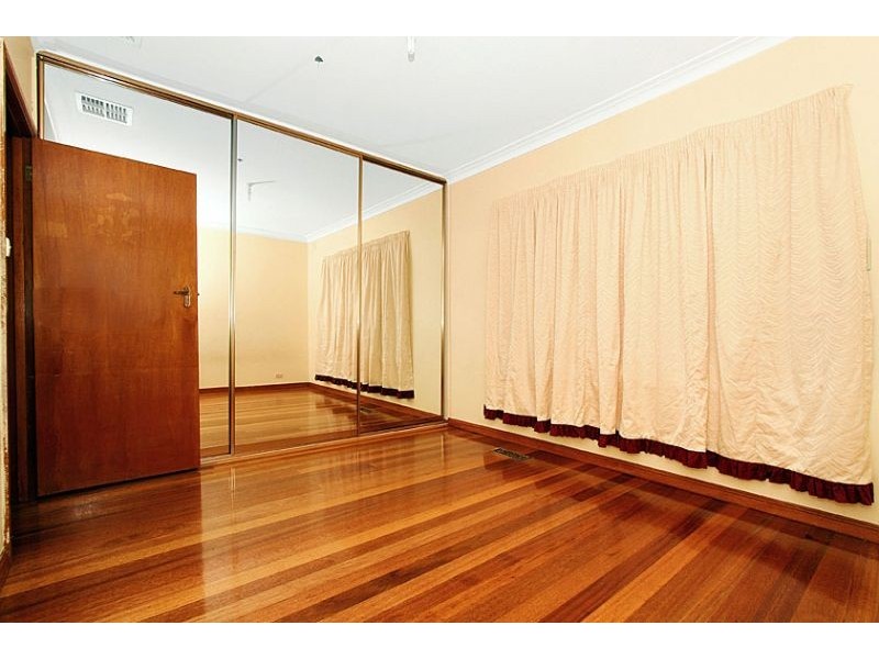 2 Mountbatten Court, Reservoir VIC 3073