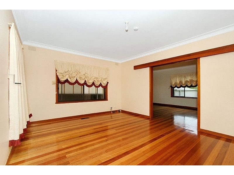 2 Mountbatten Court, Reservoir VIC 3073