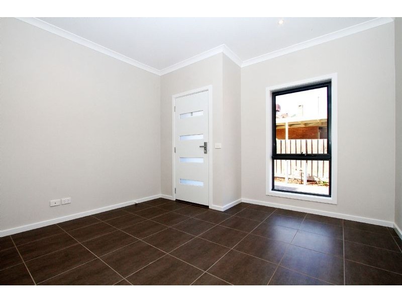 2/39 Olive Street, Reservoir VIC 3073