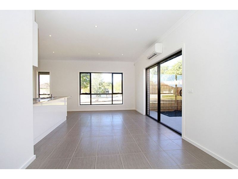 1/40 Chaleyer Street, Reservoir VIC 3073