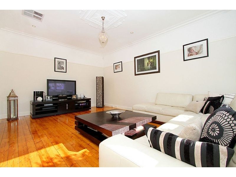 1 Carrington Road, Reservoir VIC 3073