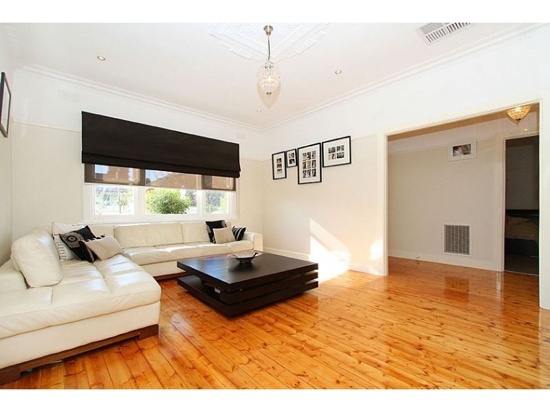 1 Carrington Road, Reservoir VIC 3073