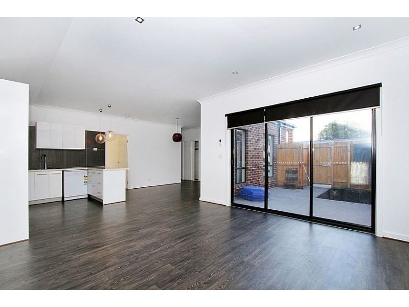 2/49 Winter Crescent, Reservoir VIC 3073