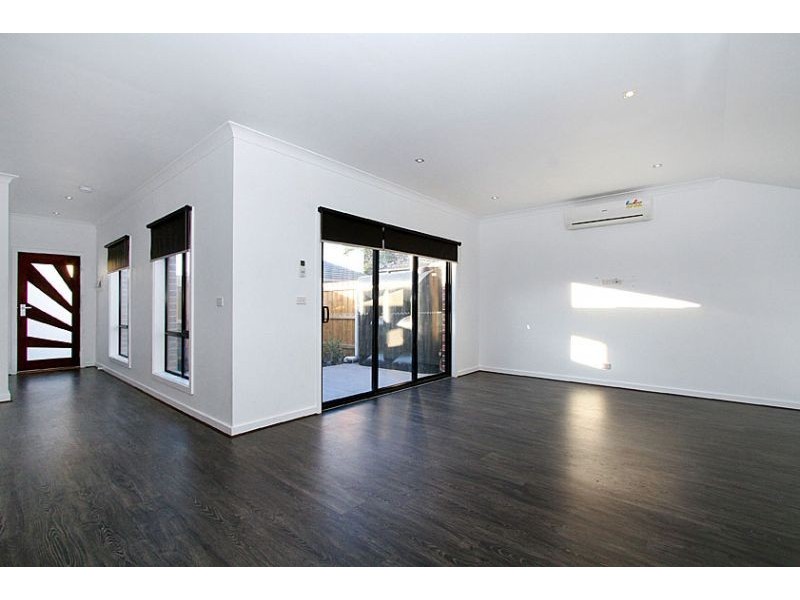 2/49 Winter Crescent, Reservoir VIC 3073