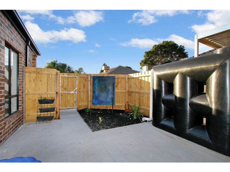 2/49 Winter Crescent, Reservoir VIC 3073