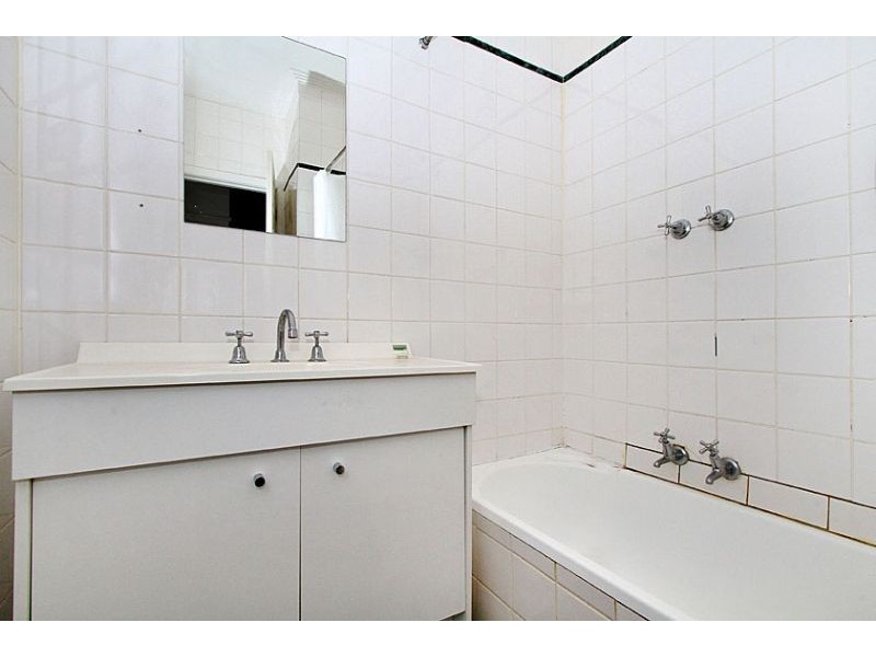 1/18 McMahon Road, Reservoir VIC 3073