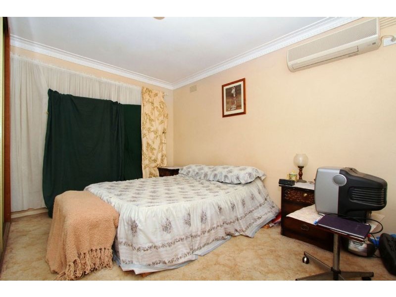 86 St Vigeons Road, Reservoir VIC 3073