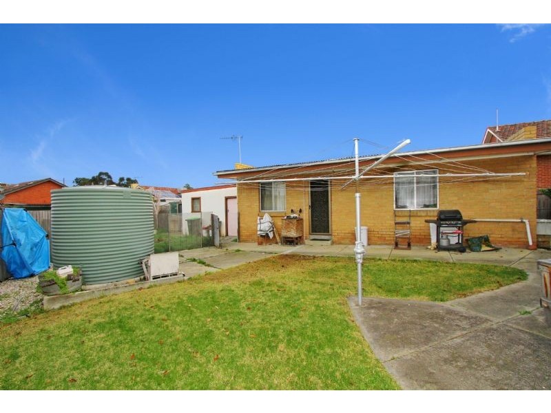 1 Genoa Avenue, Reservoir VIC 3073