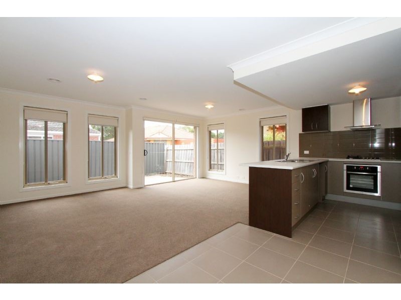 2/3 Bedford Street, Reservoir VIC 3073