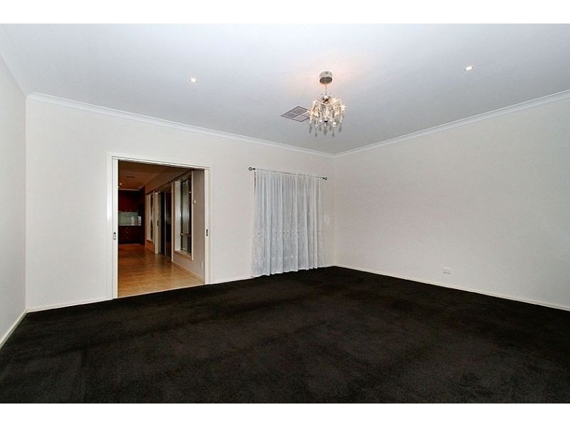 4 Timbarra Court, Craigieburn VIC 3064