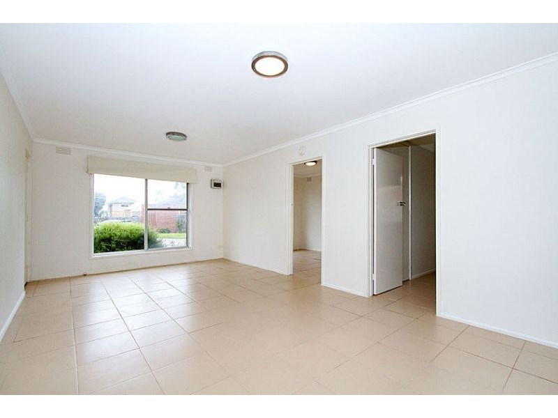 1/70 Purinuan Road, Reservoir VIC 3073