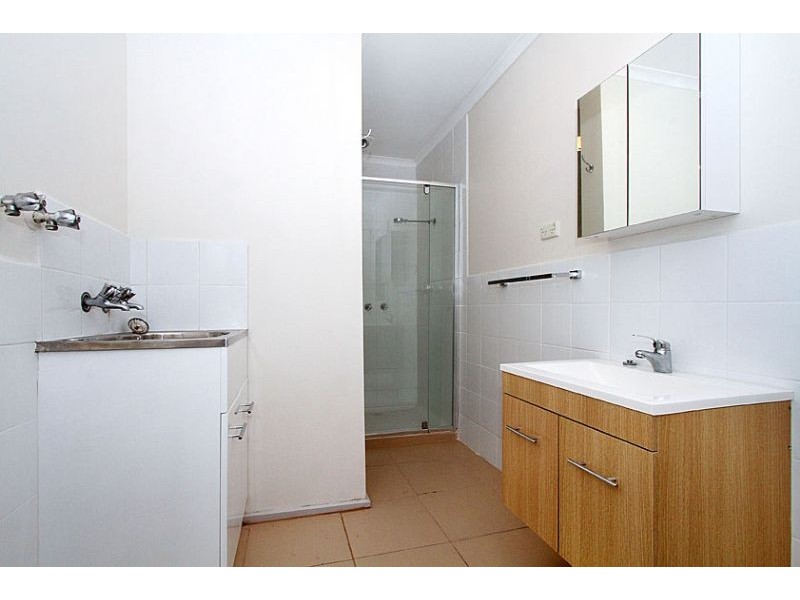 1/70 Purinuan Road, Reservoir VIC 3073