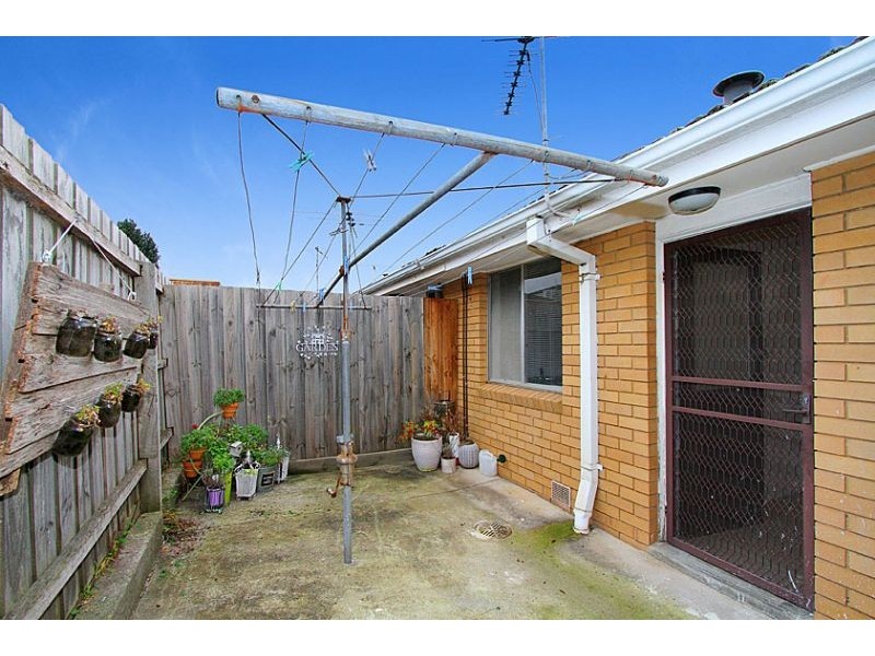 1/70 Purinuan Road, Reservoir VIC 3073