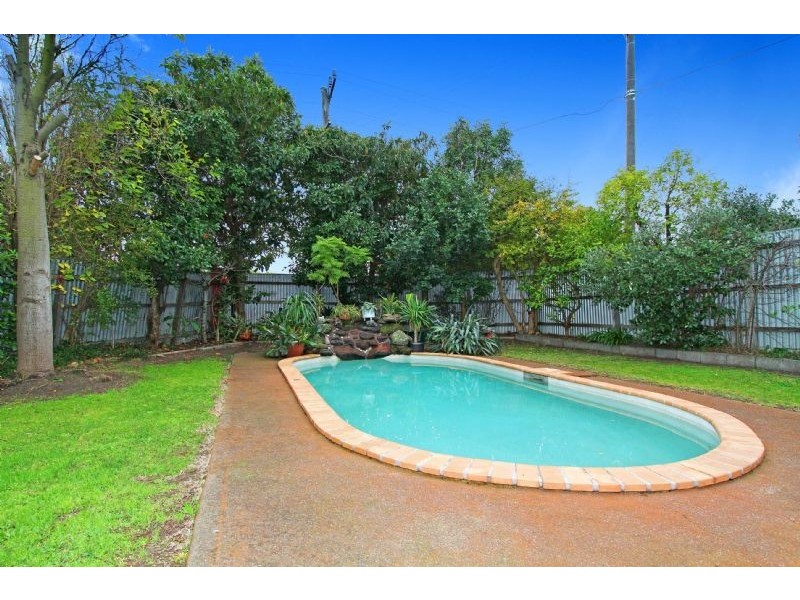 9 Louis Street, Reservoir VIC 3073