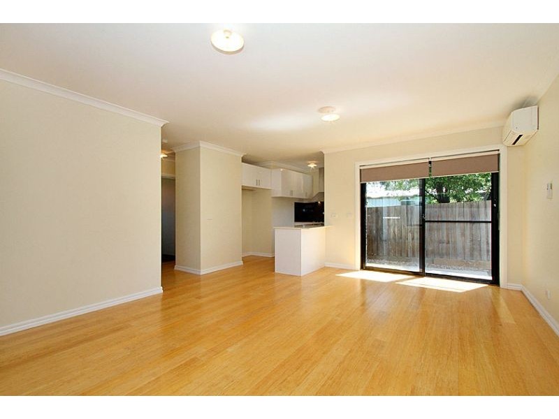 2/23 Dorrington Avenue, Reservoir VIC 3073