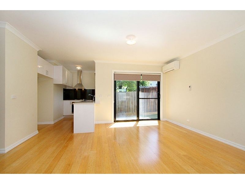 2/23 Dorrington Avenue, Reservoir VIC 3073