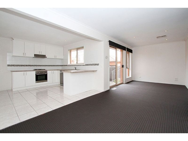 1/33 Purinuan Road, Reservoir VIC 3073