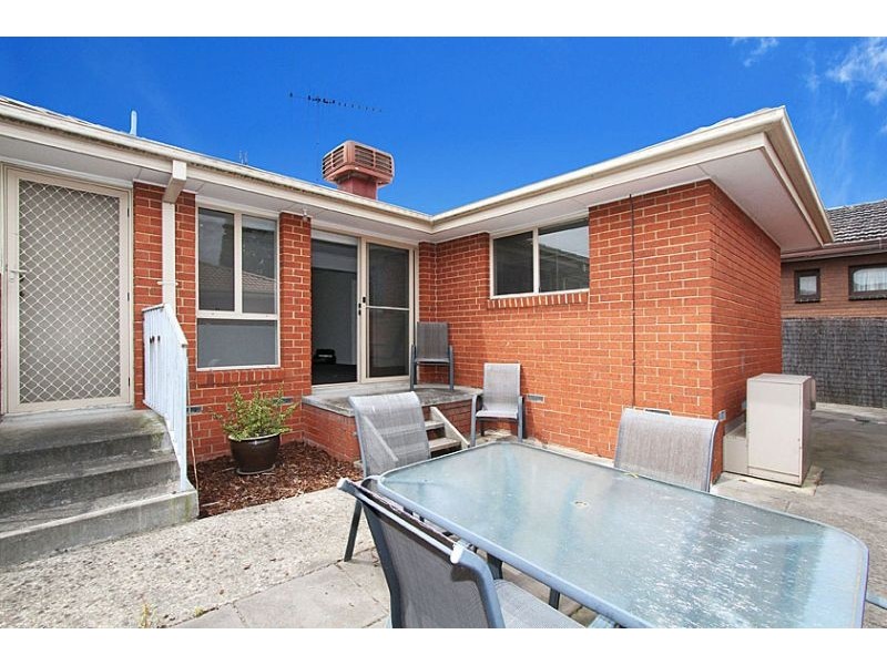 1/33 Purinuan Road, Reservoir VIC 3073