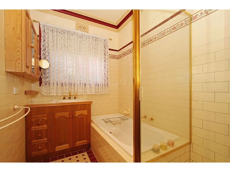 18 Kennedy Street, Reservoir VIC 3073