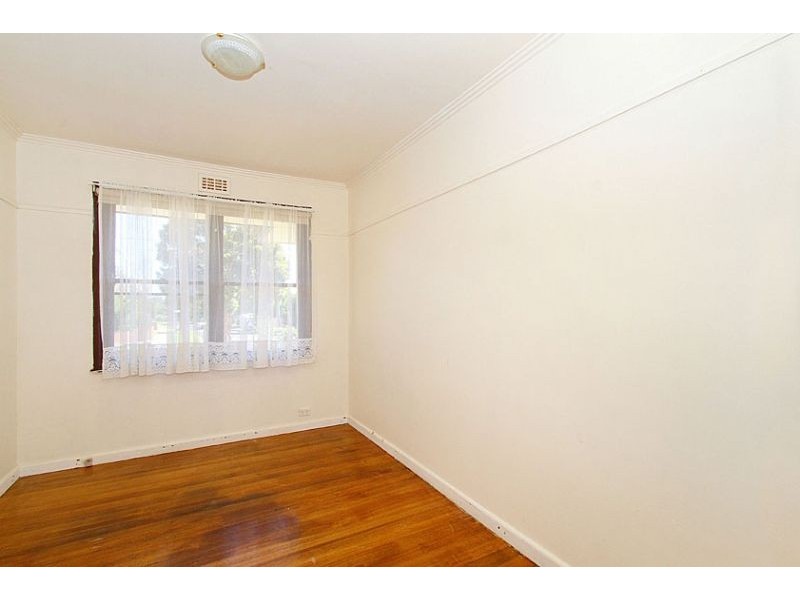 6 Kyneton Avenue, Reservoir VIC 3073