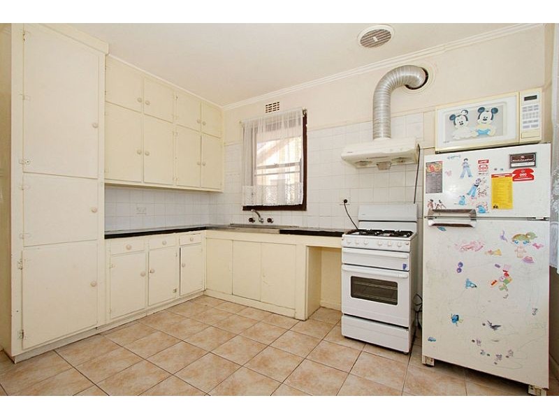 6 Kyneton Avenue, Reservoir VIC 3073