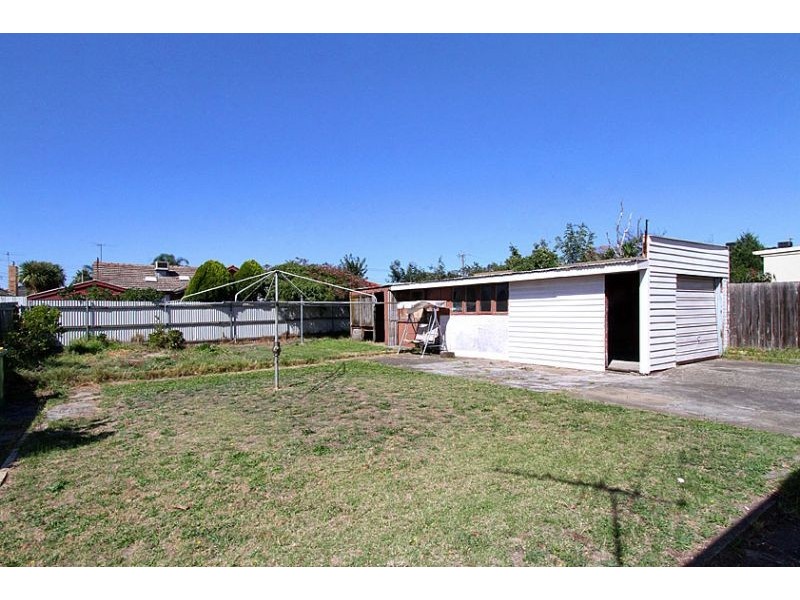 6 Kyneton Avenue, Reservoir VIC 3073