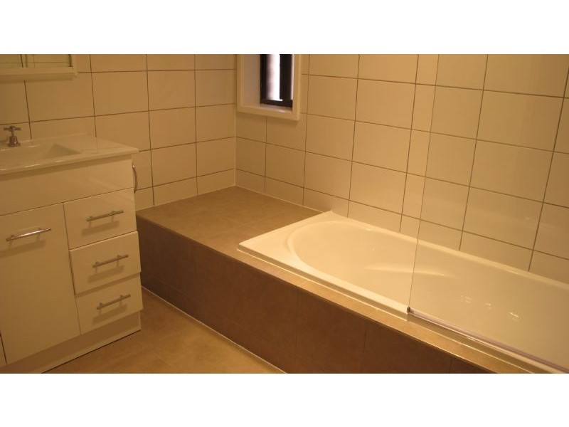 2/1035 Plenty Road, Kingsbury VIC 3083