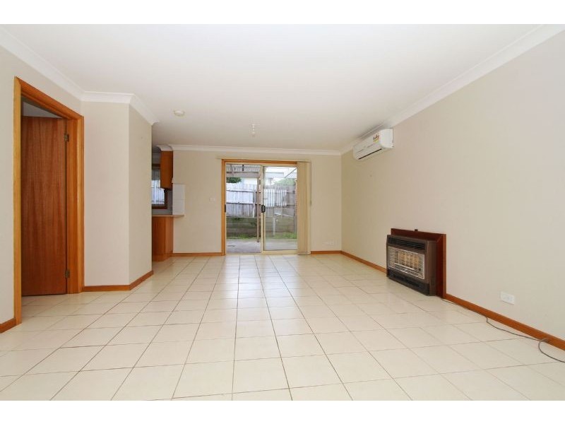 2/24 Nisbett Street, Reservoir VIC 3073