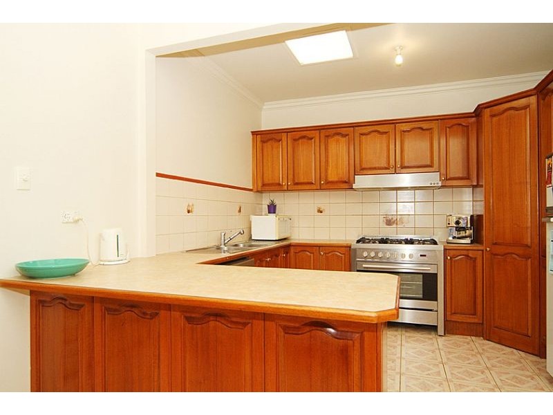 16 Glasgow Avenue, Reservoir VIC 3073