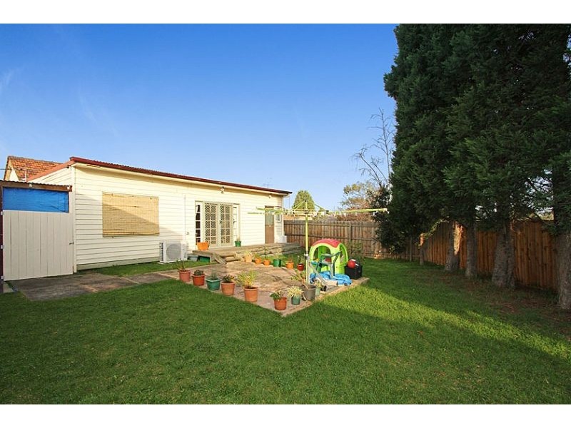 16 Glasgow Avenue, Reservoir VIC 3073