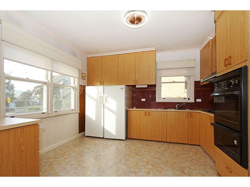 73 Boldrewood Parade, Reservoir VIC 3073