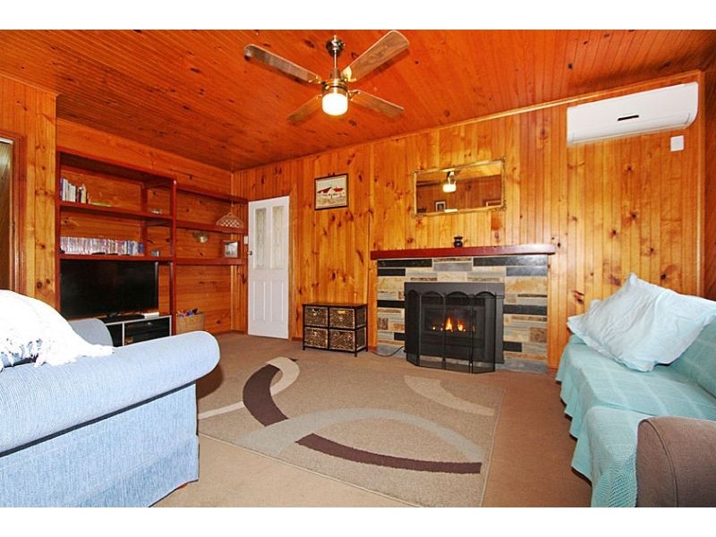 30 Erskine Avenue, Reservoir VIC 3073