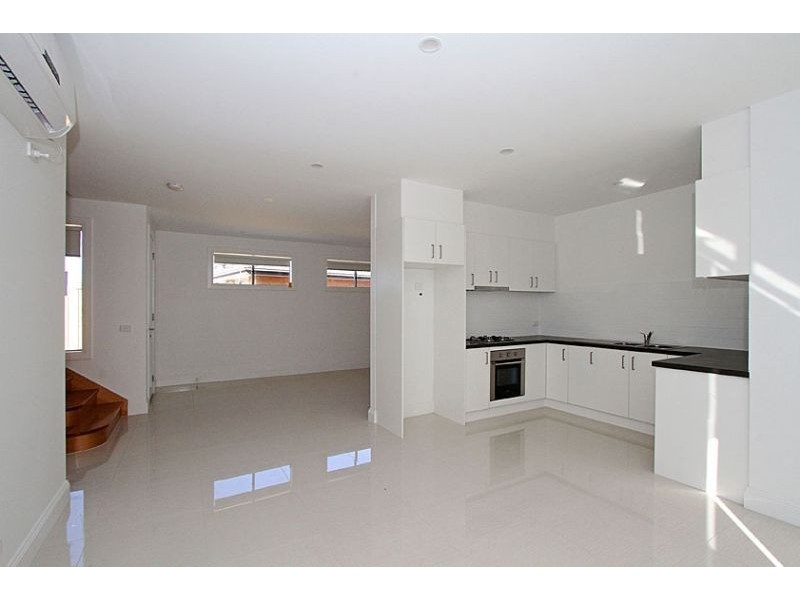 2/28 Edmondson Street, Lalor VIC 3075