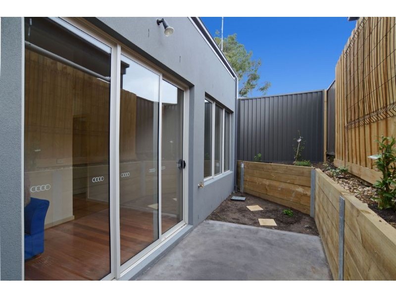 2/3 Arcadia Avenue, Reservoir VIC 3073