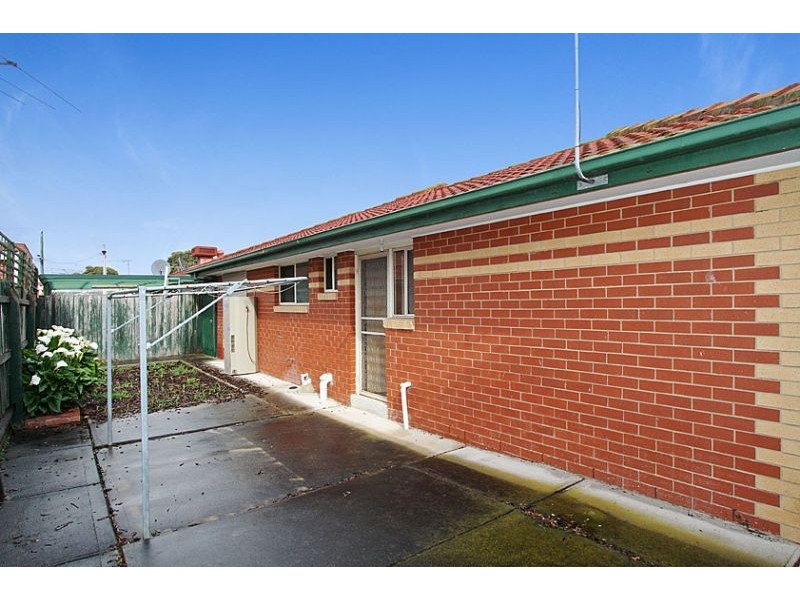 3/18D Purinuan Road, Reservoir VIC 3073