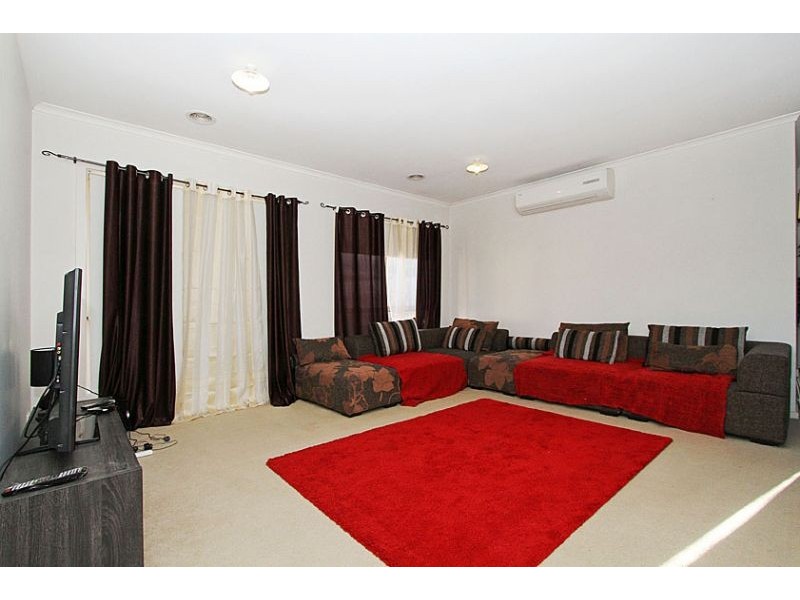 2/71 Lane Crescent, Reservoir VIC 3073