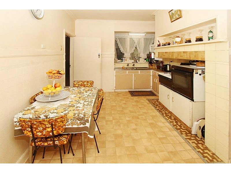 24 Southernhay Street, Reservoir VIC 3073