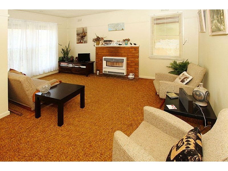 38 Gisborne Crescent, Reservoir VIC 3073