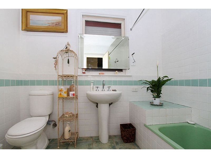 38 Gisborne Crescent, Reservoir VIC 3073