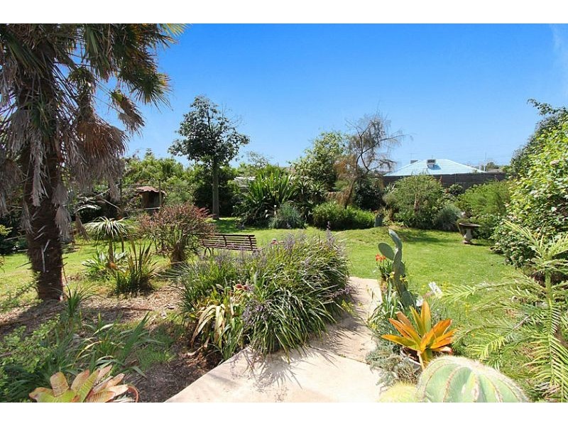 38 Gisborne Crescent, Reservoir VIC 3073