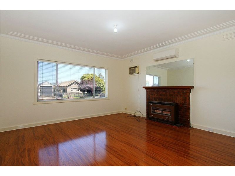 6 Emma Avenue, Reservoir VIC 3073