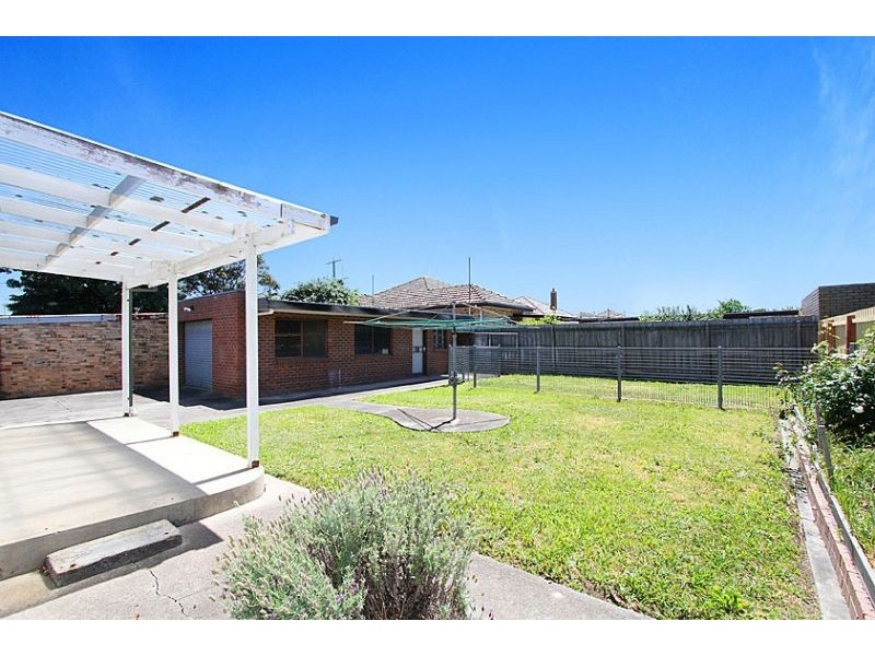 6 Emma Avenue, Reservoir VIC 3073