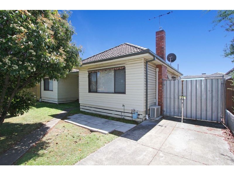 4 Emma Avenue, Reservoir VIC 3073