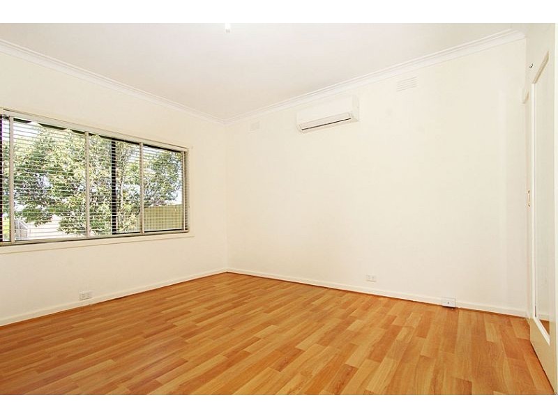 4 Emma Avenue, Reservoir VIC 3073