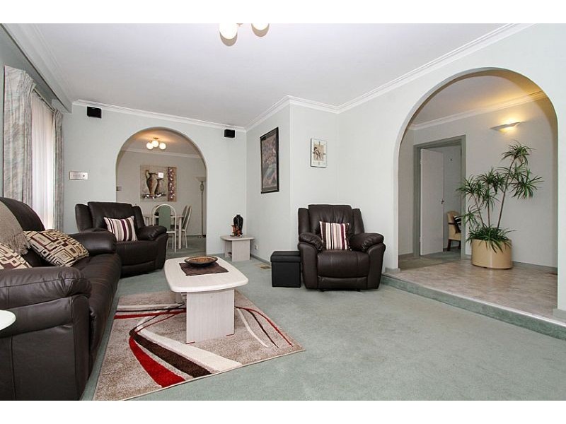 15 Rathcown Road, Reservoir VIC 3073